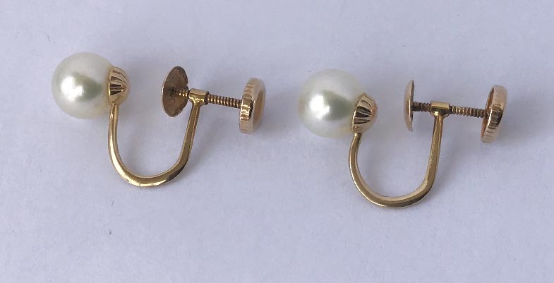 10ct gold cultured pearl screw earrings